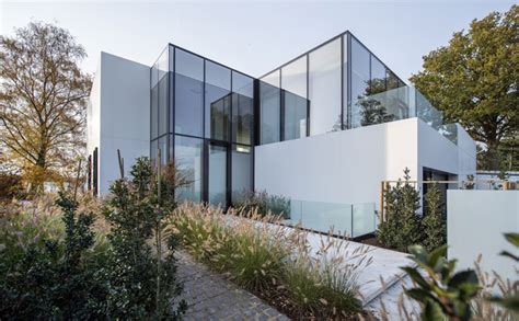 Cube Shaped Glass House By Bbsc Architects Interiorzine