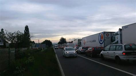 Loi Travail Le Blocus Se Poursuit Carquefou Les Policiers