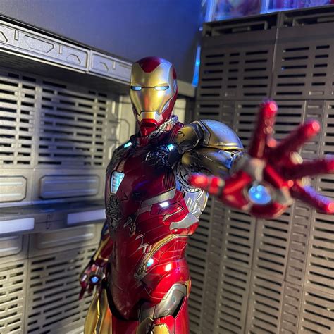 Avengers Endgame Hot Toys Iron Man Mark LXXXV We Love You 3000