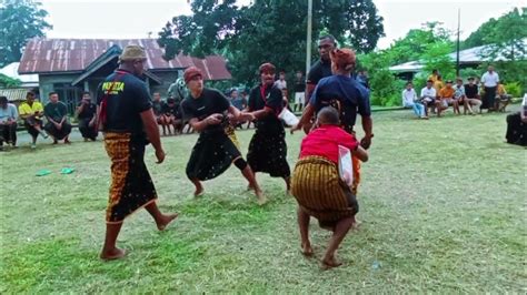 Tinju Adat Di Kampung Piga Persembahan Untuk Saudara Yang Merantau Luar