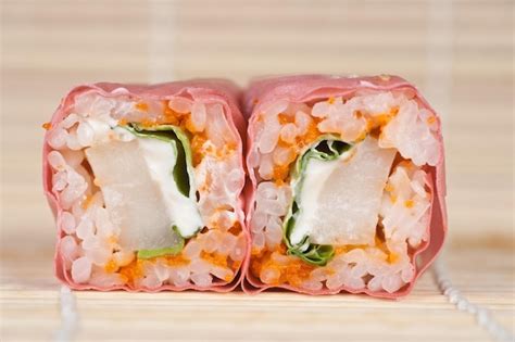 Rollos De Sushi Japoneses Foto Premium