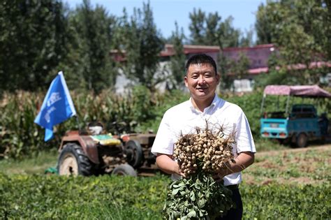 【奋进新时代 出彩河南人】李国建：治病又增产让中国人吃上绿色健康粮 中华网河南