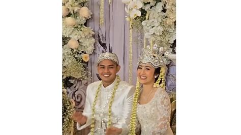 Resmi Menikah Ini Potret Febby Rastanty Kenakan Singer Sunda Saat Akad Hot Liputan