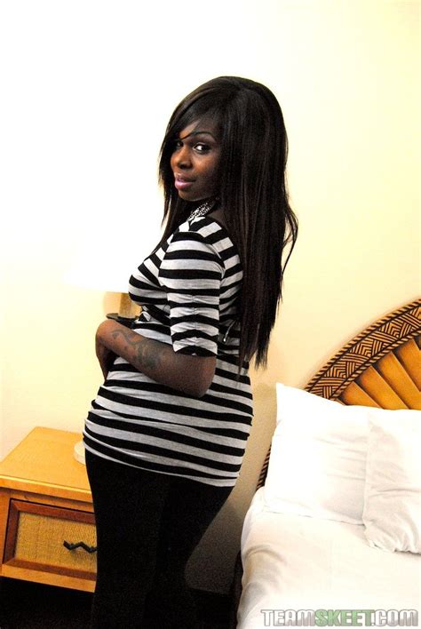 Horny Black Chick Tatiyana Foxx Serves A Big Throbbing White Dick 15 Photos