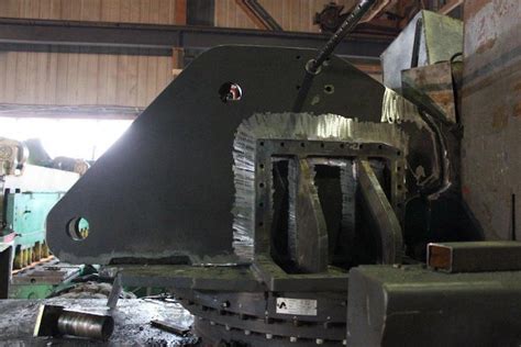 Восстановление проушины крепления стрелы трактора - МК Сервис