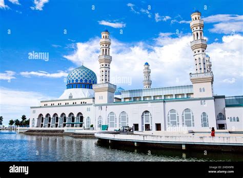 kota kinabalu, masjid bandaraya Stock Photo - Alamy