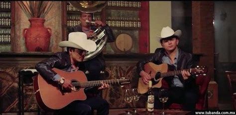 Los Plebes Del Rancho Andan De Estreno Con Su Video Por Enamorarme