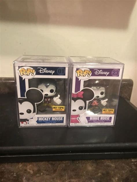 Mickey Mouse And Minnie Mouse Hot Topic Diamond In Protectors Funko Pop