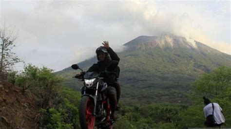 Gunung Ili Lewotolok Di NTT Meletus Dan Lontarkan Abu Setinggi 700 Meter