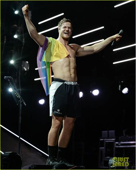 Dan Reynolds Shows Off Eight Pack While Going Shirtless During Imagine