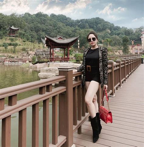 Cận cảnh vẻ nóng bỏng của Hot Girl Trâm Anh cô nàng hot nhất MXH hôm