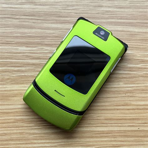 Мобильный телефон Motorola RAZR V3i, зеленый - купить по выгодной цене ...