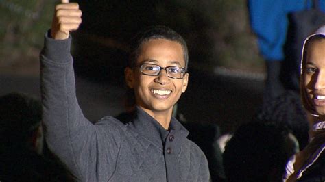 Video 'Clock Boy' Ahmed Mohamed Visits the White House - ABC News