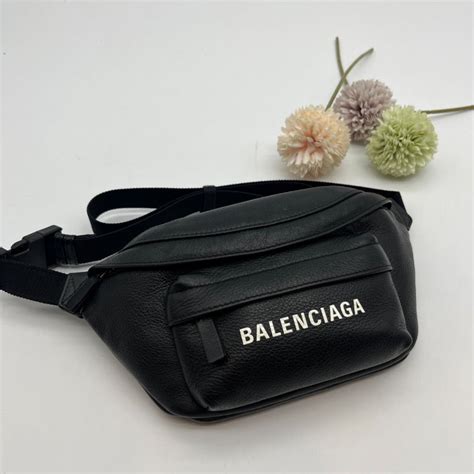 Balenciaga 巴黎世家 黑色粒面小牛皮胸口包腰包｜popchill 拍拍圈