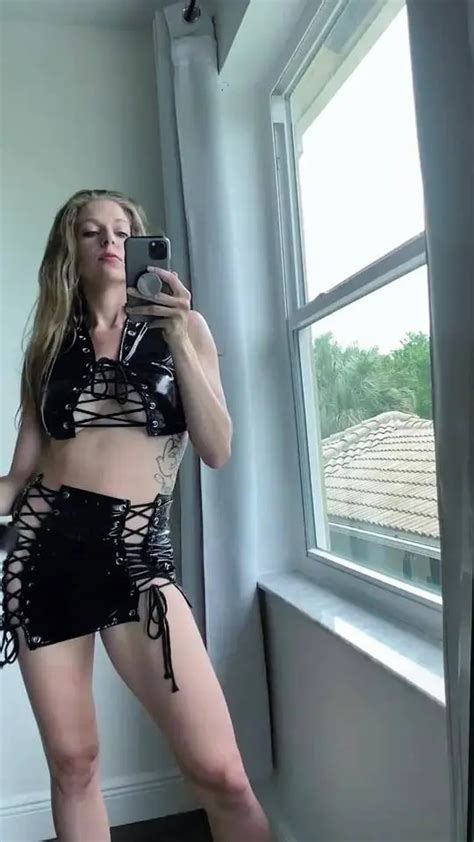 Discover More Like RealGymBunnies Feeling So Hot In This Outfit And