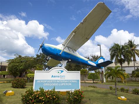 Image: Cessna 172 gate guardian at Gregorio Luperón International ...