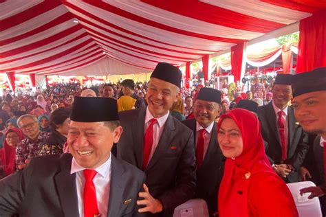 Foto Hadiri Peringatan Hari Keluarga Nasional Ganjar Jadi Sasaran