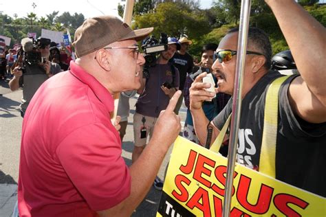 Despite Protests Sisters Of Perpetual Indulgence Find Support At