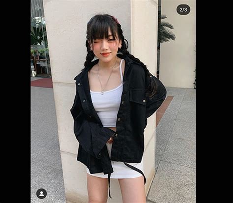 Vũ trụ hot girl thập kỷ mới vừa bước sang tuổi đã diện bikini khoe vòng một vượt cm