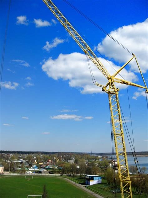 Гусеничный кран МКГ-40
