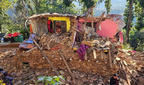 बागलुङका स्थानीय तहद्वारा भुकम्प पीडितलाई ३० लाख सहयोग Aadarsha Sanchar