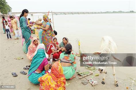 Saryu Ghat Photos and Premium High Res Pictures - Getty Images