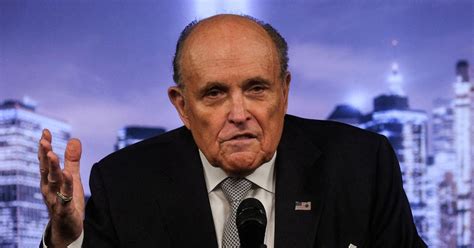 Demandan a Rudy Giuliani por presunta agresión sexual