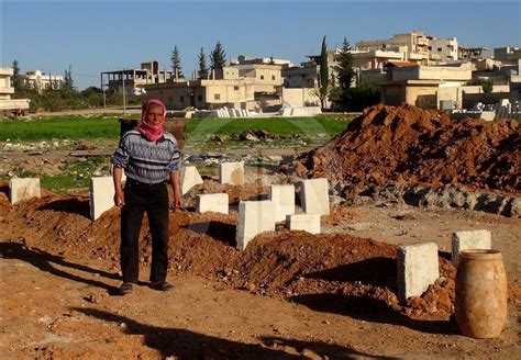 Suriye de kimyasal silah saldırısı kurbanları defnediliyor Anadolu Ajansı