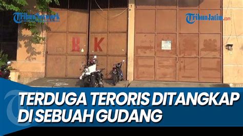 DENSUS 88 AMANKAN TERDUGA TERORIS Di Sebuah Gudang Di Margomulyo