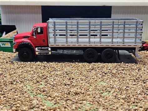 Custom International IH Flat Bed Stake Truck 1 64 ERTL FARM GREENLIGHT