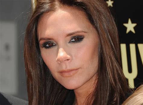 Victoria Beckham Son Téléphone Vaut 24 000 Euros Public