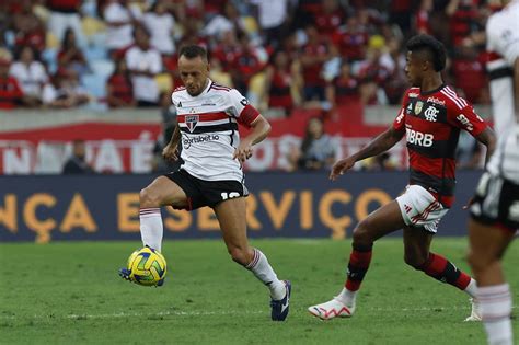 Flamengo acorda no 2º tempo mas São Paulo abre vantagem na final da