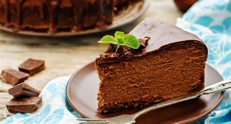 This Chocolate Cheesecake With A Dark Chocolate Glaze Is Worth Breaking ...