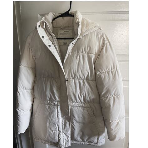 WHITE PUFFER WINTER COAT only worn a few... - Depop