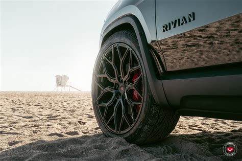 Rivian R1s Series 17 S17 01 Vossen Wheels