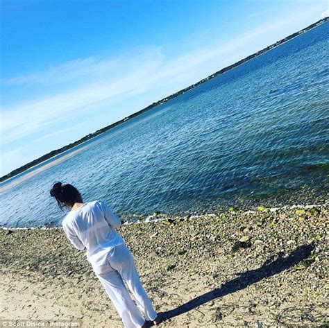 Kourtney Kardashian Shows Off Her Svelte Bikini Body For A Sexy Selfie Daily Mail Online