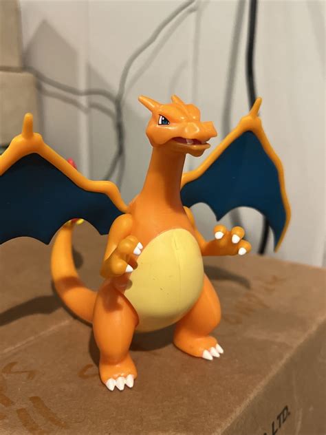 Pokemon Inch Battle Feature Figure Charizard Deluxe Action Jazwares