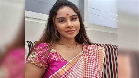 Sri Reddy సినీ నటి శ్రీరెడ్డిపై మ‌రో కేసు నమోదు Namasthe Telangana