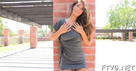 Cunning Brunette Bimbo Eva Lovia Is Rubbing Her Nice Putz