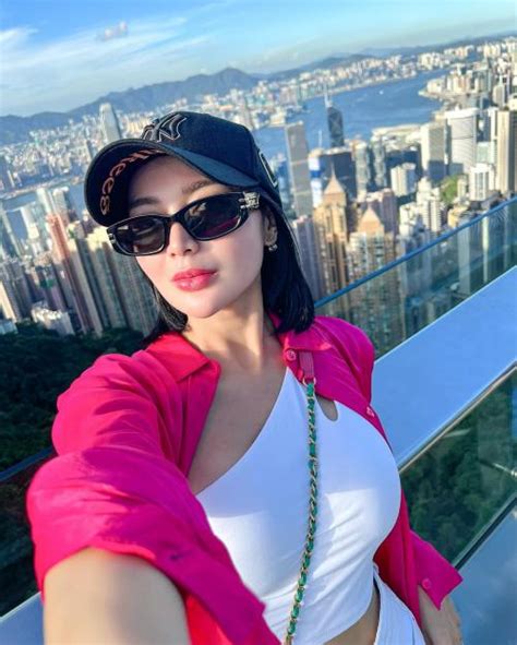 Gaya Hot Wika Salim Di Atas Gedung Bikin Susah Kedip Netizen Emang Gak Ada Lawan Okezone