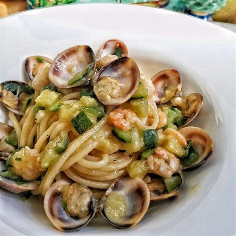 Spaghettoni Con Vongole Zucchine E Gamberetti Al Ta Cucina