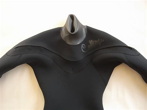 波情報 湘南 年目のジャージセミドライ ゆとりフィットの効果絶大 サーフボードクオリティーハードコア Quality Hardcore Distributions