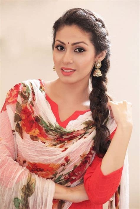 Sadha పంజాబీ డ్రెస్‌లో సదా లేటెస్ట్ పిక్స్ Namasthe Telangana