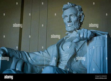 Statue of Abraham Lincoln at the Lincoln Memorial Stock Photo - Alamy