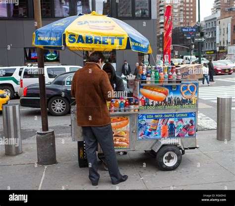 Hot Dog Stand On The Street In New York City Ny Usa Stock Photo Alamy