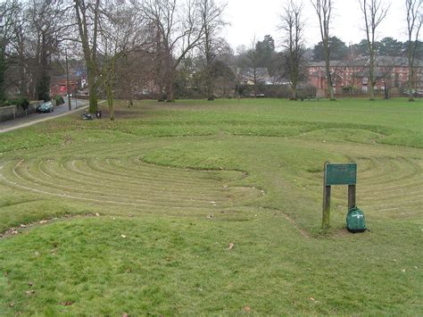 File:Saffron walden maze.jpg - Wikimedia Commons