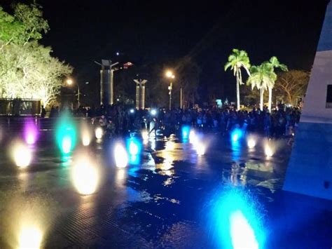 Show De Aguas Danzantes En Puerto Iguaz Impacta A Turistas El