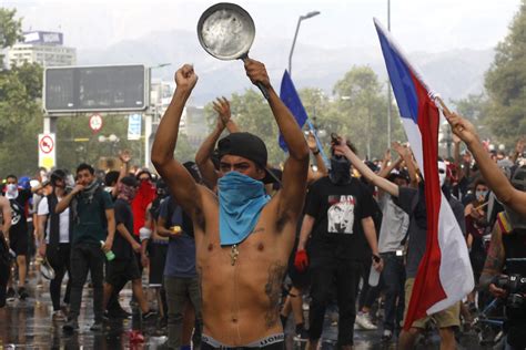 Following Tradition, Chilean Musicians Lead in Anti-Inequailty Protests