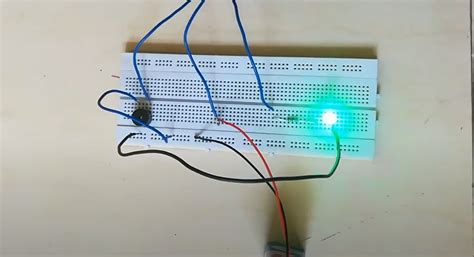 What Is a SPDT Switch? - ElectronicsHacks