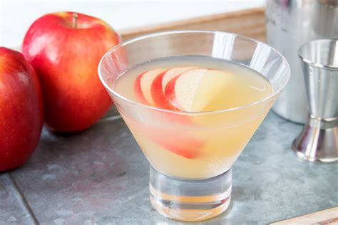 20 Delicious Apple Cocktail Recipes To Mix Up Tonight